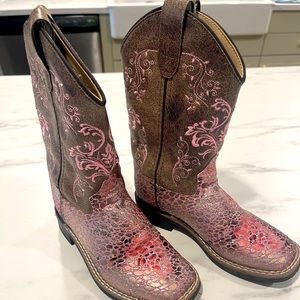 Girls Cowgirl boots worn only once!